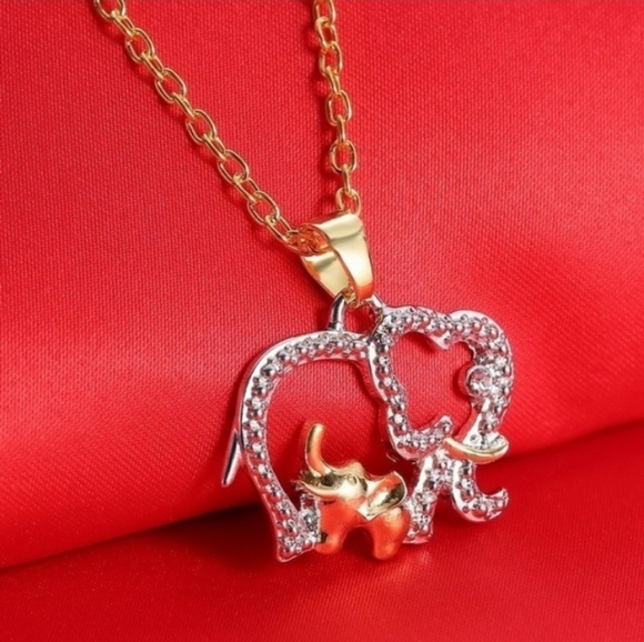 Mama & baby elephant gold/silv necklace - Picture 3 of 5
